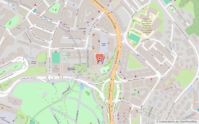 Mapa del barrio de Uribarri con un marcador en forma de diente sobre el Grupo Tomás Zubiría Ybarra, junto a Panera Plaza y a la parada de Zumalacarregui